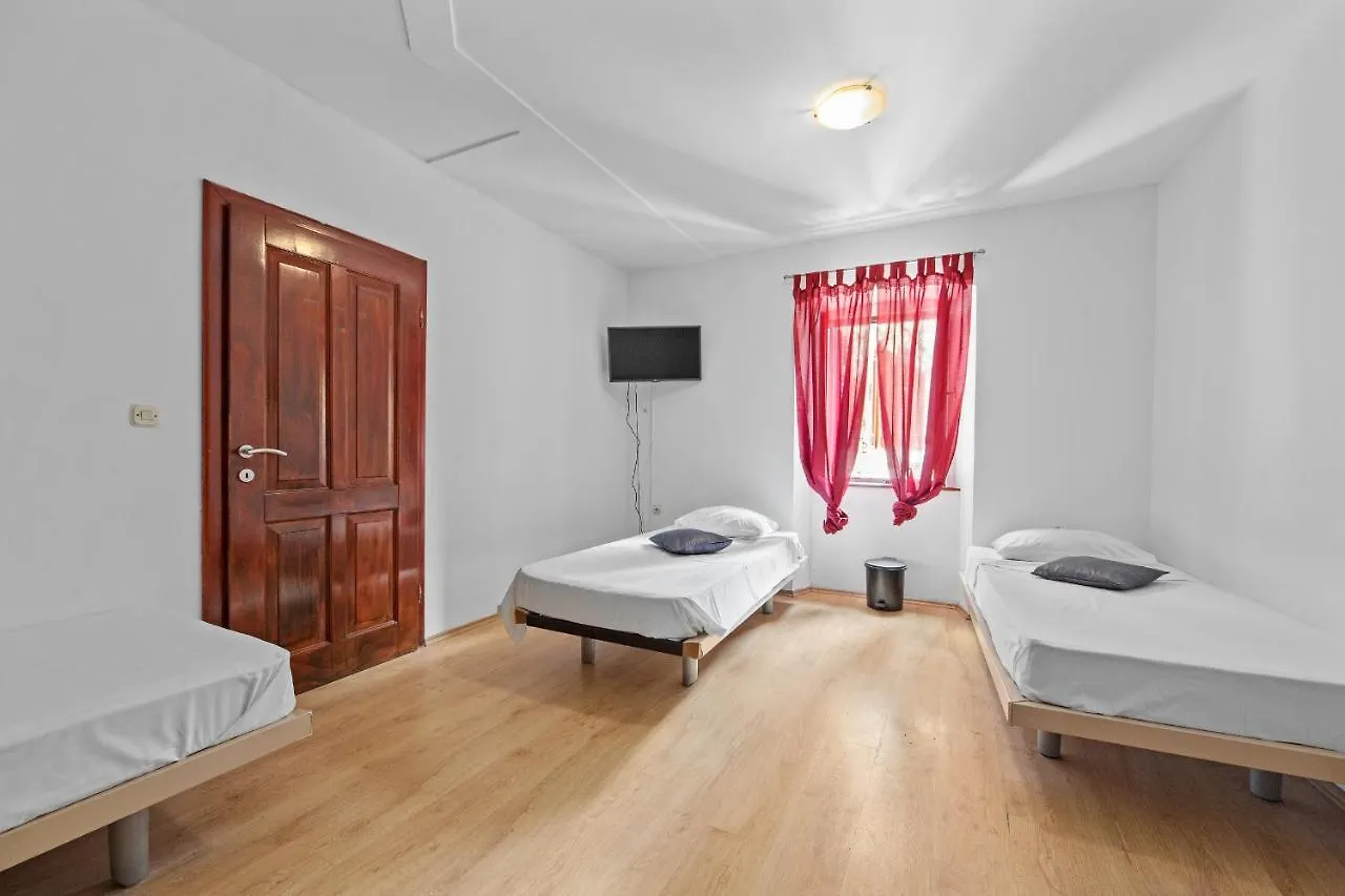 Pula Hostel